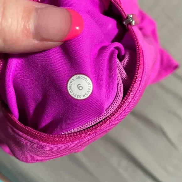 LuLuLemon Speed Up Shorts LR SZ6 2.5inch - Picture 3 of 3